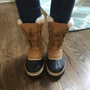 SOREL like new size 8 winter snow boots.